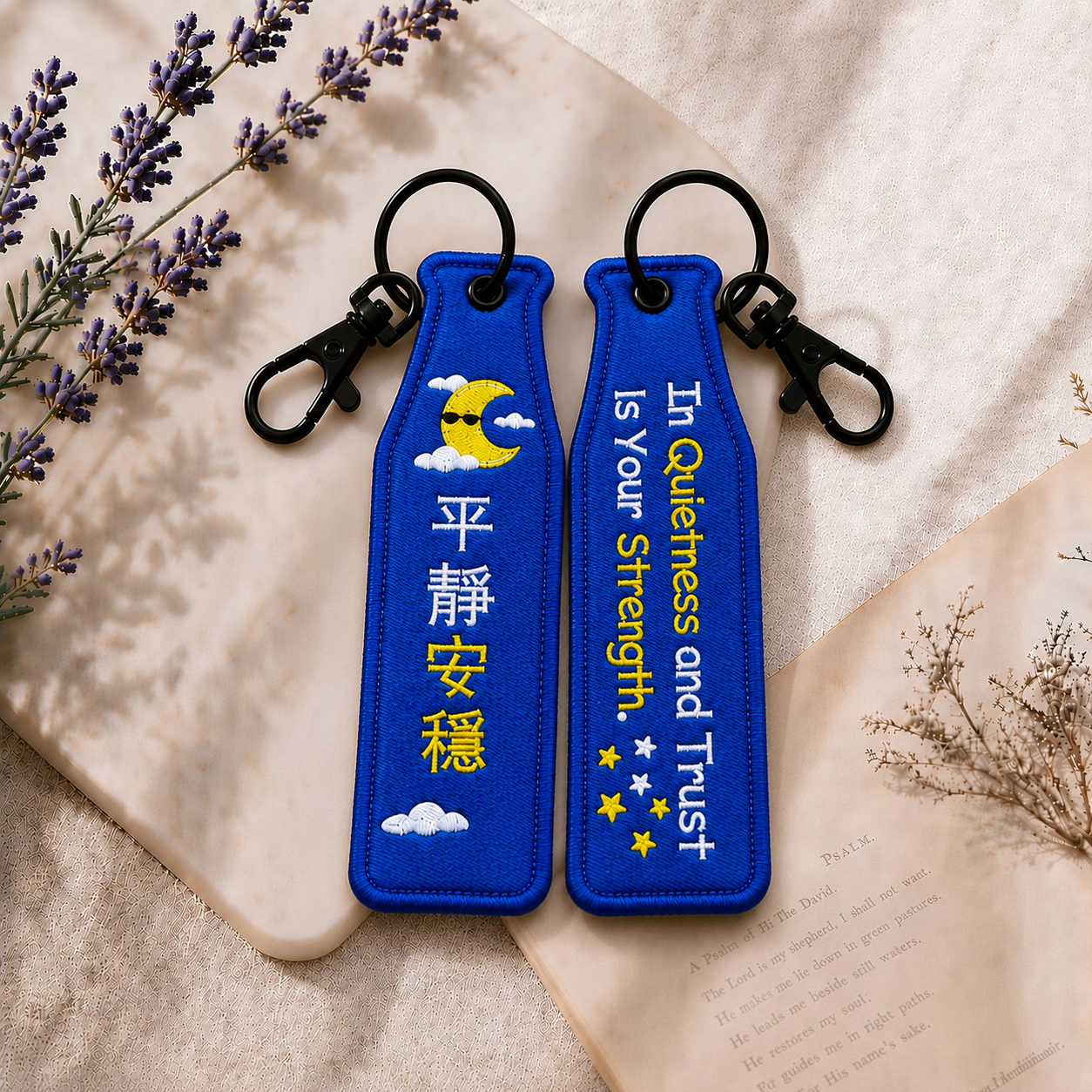 平靜(藍) 瓶安同行刺繡吊飾